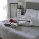 Aurora Nocleg ze śniadaniem 3*